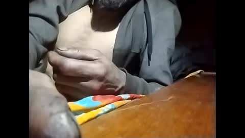 Snapshot of robincom23 chatting on 4, 12, 2025 R online show from 4, 12, 2025