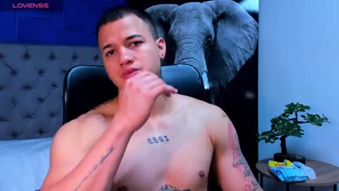 rocco_santos online show from 6, 10, 2025