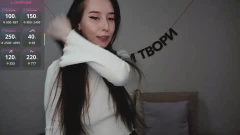 rocketsgirl online show from 25, 2, 2025