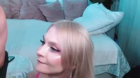 Lina and Den online show from 6, 11, 2025