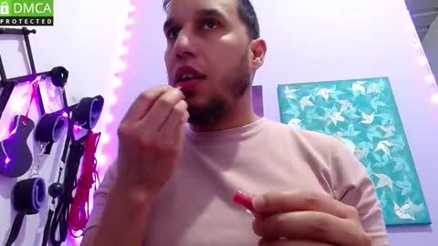 Thiago independent model online show from 13, 9, 2025