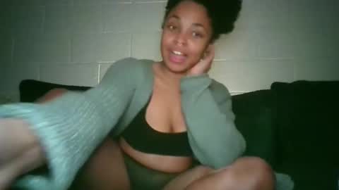 Snapshot of roesjam chatting on 7, 2, 2025 Roes Jam Roe online show from 7, 2, 2025