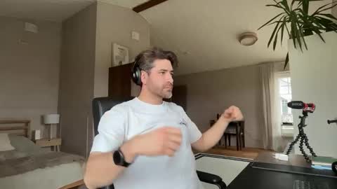 Roger Sterling online show from 25, 4, 2026