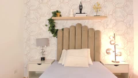 Snapshot of roma_love_ chatting on 5, 1, 2025 online show from 5, 1, 2025
