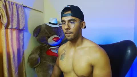 Snapshot of romanpearce_ chatting on 5, 2, 2025 Roman online show from 5, 2, 2025