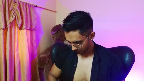 Snapshot of romanpearce_ chatting on 11, 2, 2025 Roman online show from 11, 2, 2025