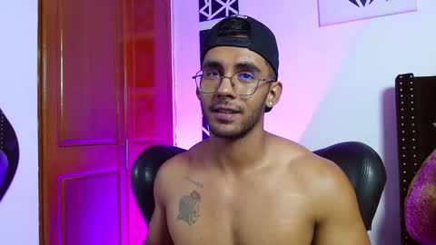 Snapshot of romanpearce_ chatting on 28, 2, 2025 Roman online show from 28, 2, 2025