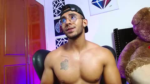 Snapshot of romanpearce_ chatting on 3, 3, 2025 Roman online show from 3, 3, 2025