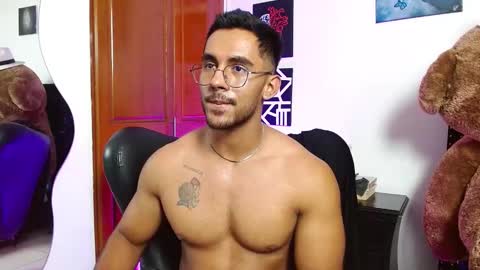 Snapshot of romanpearce_ chatting on 9, 3, 2025 Roman online show from 9, 3, 2025