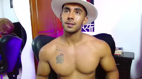 Snapshot of romanpearce_ chatting on 11, 3, 2025 Roman online show from 11, 3, 2025