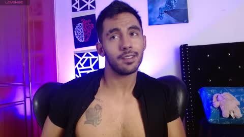 Snapshot of romanpearce_ chatting on 9, 9, 2025 Roman online show from 9, 9, 2025