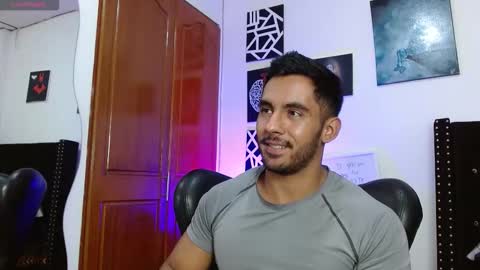 Snapshot of romanpearce_ chatting on 6, 10, 2025 Roman online show from 6, 10, 2025