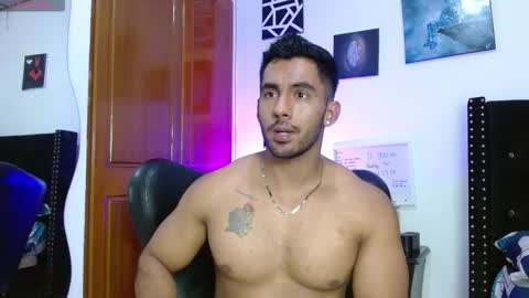 Snapshot of romanpearce_ chatting on 4, 11, 2025 Roman online show from 4, 11, 2025