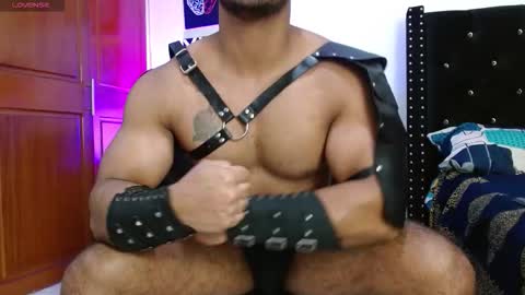 Snapshot of romanpearce_ chatting on 7, 11, 2025 Roman online show from 7, 11, 2025