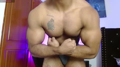 Snapshot of romanpearce_ chatting on 12, 11, 2025 Roman online show from 12, 11, 2025