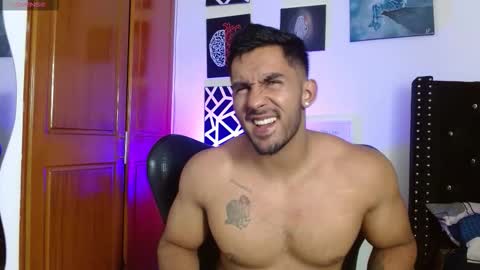 Snapshot of romanpearce_ chatting on 19, 11, 2025 Roman online show from 19, 11, 2025