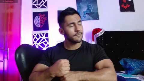 Snapshot of romanpearce_ chatting on 4, 12, 2025 Roman online show from 4, 12, 2025