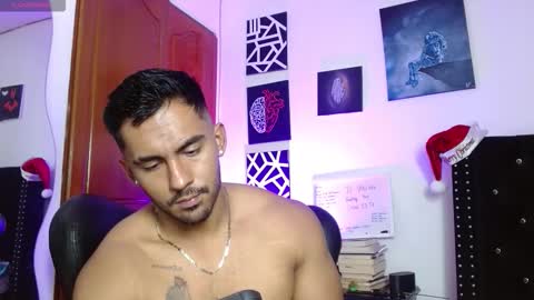 Snapshot of romanpearce_ chatting on 5, 12, 2025 Roman online show from 5, 12, 2025