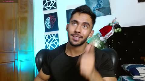 Snapshot of romanpearce_ chatting on 15, 12, 2025 Roman online show from 15, 12, 2025