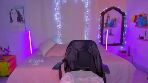 Snapshot of romirousexx chatting on 23, 10, 2025 Romi Rouse online show from 23, 10, 2025