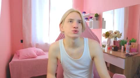 Snapshot of ron_vilsx chatting on 12, 10, 2025 ron vilsx online show from 12, 10, 2025