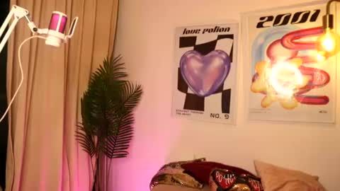 Snapshot of ronieeplay chatting on 9, 7, 2026 Roni online show from 9, 7, 2026