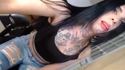 Snapshot of room911 chatting on 30, 10, 2025 herreraisa offical online show from 30, 10, 2025