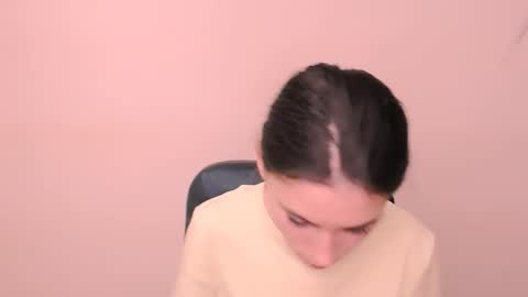 Snapshot of rosalais_ chatting on 29, 10, 2025 Rose online show from 29, 10, 2025