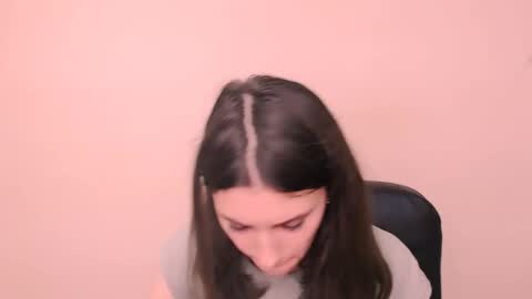 Snapshot of rosalais_ chatting on 8, 11, 2025 Rose online show from 8, 11, 2025