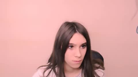 Snapshot of rosalais_ chatting on 11, 11, 2025 Rose online show from 11, 11, 2025