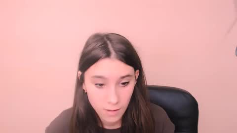 Snapshot of rosalais_ chatting on 15, 11, 2025 Rose online show from 15, 11, 2025