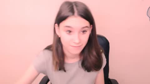 Snapshot of rosalais_ chatting on 4, 12, 2025 Rose online show from 4, 12, 2025