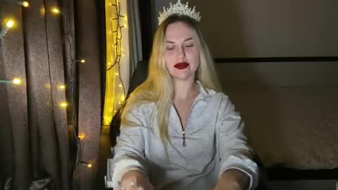 Snapshot of rosaliiiiii chatting on 25, 10, 2025 Rosali online show from 25, 10, 2025