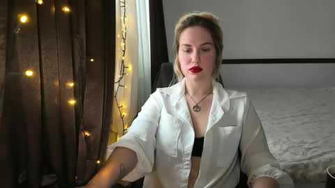 Snapshot of rosaliiiiii chatting on 27, 10, 2025 Rosali online show from 27, 10, 2025