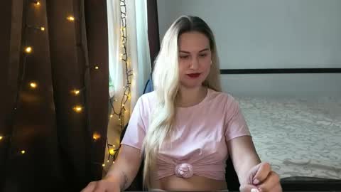 Snapshot of rosaliiiiii chatting on 30, 10, 2025 Rosali online show from 30, 10, 2025
