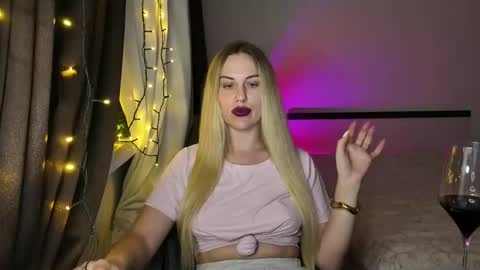 Snapshot of rosaliiiiii chatting on 4, 11, 2025 Rosali online show from 4, 11, 2025