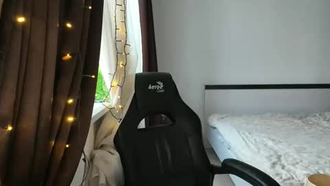 Snapshot of rosaliiiiii chatting on 6, 11, 2025 Rosali online show from 6, 11, 2025