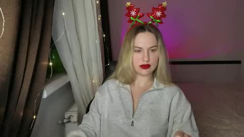 Snapshot of rosaliiiiii chatting on 18, 11, 2025 Rosali online show from 18, 11, 2025