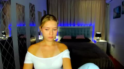 Snapshot of rosarising chatting on 14, 6, 2026 RosaRising online show from 14, 6, 2026