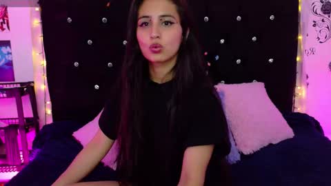 Snapshot of rose_smiley1 chatting on 28, 11, 2025 Rose online show from 28, 11, 2025