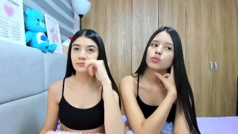 Snapshot of roseandmiah chatting on 16, 6, 2026 Rose y Miah online show from 16, 6, 2026
