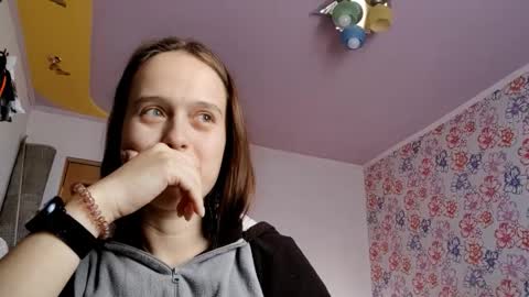 Snapshot of roseannehensle chatting on 5, 12, 2025 Sophie online show from 5, 12, 2025