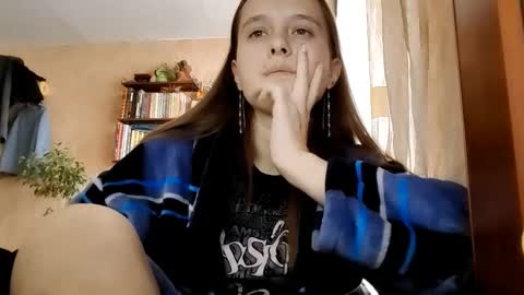 Snapshot of roseannehensle chatting on 15, 12, 2025 Sophie online show from 15, 12, 2025