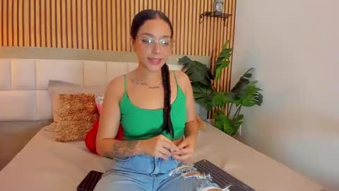 Snapshot of roseaurora chatting on 8, 10, 2025 roseaurora online show from 8, 10, 2025