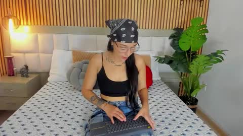 Snapshot of roseaurora chatting on 19, 10, 2025 roseaurora online show from 19, 10, 2025