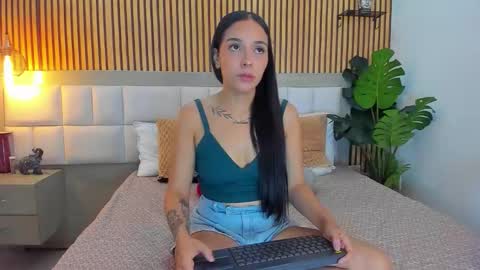 Snapshot of roseaurora chatting on 1, 11, 2025 roseaurora online show from 1, 11, 2025