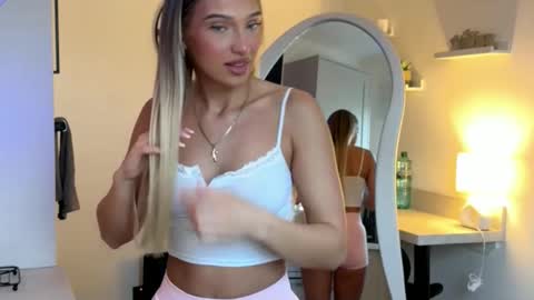 Bella  online show from 26, 3, 2026