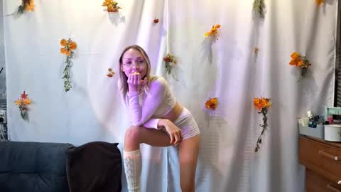 Snapshot of rosejanos chatting on 28, 11, 2025 rosejanos online show from 28, 11, 2025