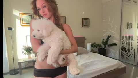 Roselyn  online show from 22, 5, 2026