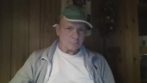 Snapshot of roses2u1958 chatting on 2, 2, 2025 roses2u1958 online show from 2, 2, 2025